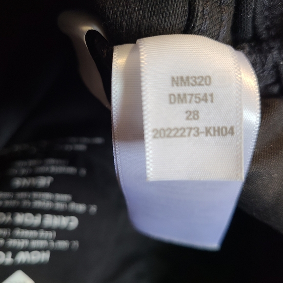 NWOT Madewell Mid-Rise Kick Out Jean - Picture 9 of 10